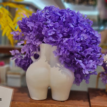 Load image into Gallery viewer, The Bottom Vase
